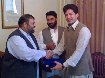 Bakhtiar Khattak receiving an award from an official